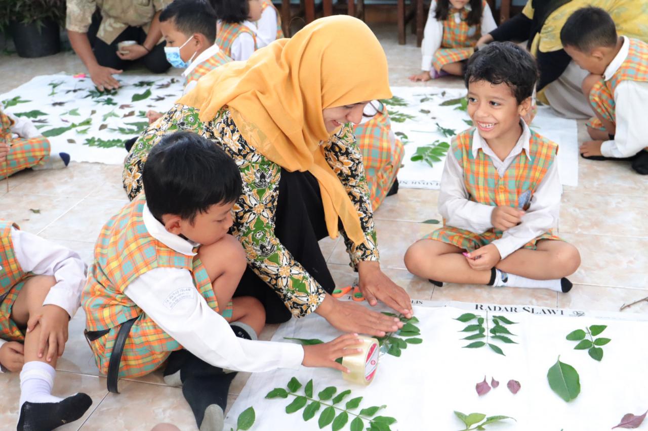 Ajarkan Anak Mandiri dengan 7 Cara Ini